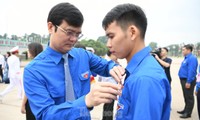 Trung ương Đoàn trao huy hiệu Thanh niên tiên tiến làm theo lời Bác tại quảng trường Ba Đình