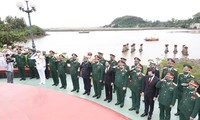 Lễ dâng hương kỷ niệm 60 năm Ngày mở đường Hồ Chí Minh trên biển