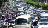Ô tô lưu thông trên đường Hoàng Sa men theo kênh Nhiêu Lộc - Thị Nghè, nơi dự kiến đặt trạm thu phí Ảnh: Duy Quang 