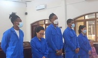 Phạt tù nhóm người nước ngoài lừa đảo bằng chiêu gửi tặng tiền, vàng