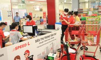 Khách mua sắm sụt giảm, siêu thị chuyển bán hàng online sống qua dịch Covid-19