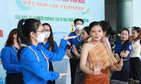 Bạn trẻ Việt-Lào-Campuchia hân hoan đón Tết cổ truyền Bunpimay, Chôl Chnăm Thmây