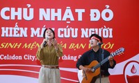 Cặp đôi &apos;chàng đàn - nàng hát&apos; Hoàng Trang - Nguyễn Đông làm điều ý nghĩa tại Chủ nhật Đỏ