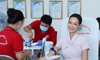 Hoa hậu Bảo Ngọc cùng cán bộ, giảng viên, sinh viên hào hứng hiến máu Chủ nhật Đỏ 