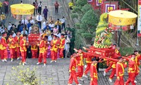 Lãnh đạo TPHCM dâng cúng bánh tét lên Quốc tổ Hùng Vương