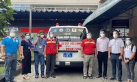 Các đơn vị T.Ư Đoàn tặng “xe cấp cứu cộng đồng” phục vụ chống dịch COVID-19 cho Bệnh viện Quận 11