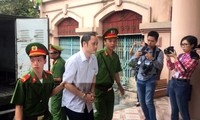 Vợ và em gái ông Triệu Tài Vinh vắng mặt tại tòa xử gian lận thi ở Hà Giang