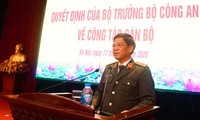 Trung tướng Đoàn Duy Khương công bố quyết định của Bộ trưởng Công an.