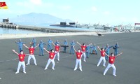 Thủy thủ tàu ngầm 189 trình diễn ‘Việt Nam ơi! Đánh bay COVID’