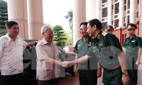 Lãnh đạo Bộ Quốc phòng đón Tổng Bí thư, Chủ tịch nước Nguyễn Phú Trọng tới dự và chỉ đạo Hội nghị cho ý kiến về dự thảo Văn kiện Đại hội đại biểu Đảng bộ Quân đội lần thứ XI, tháng 5/2020. Ảnh: Nguyễn Minh