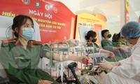 ĐVTN Quân đội hiến máu cứu người trong Tháng Thanh niên 2021. Ảnh: Nguyễn Minh