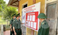 Đoàn công tác kiểm tra công tác chuẩn bị bầu cử trên địa bàn hai xã Hướng Lập và Hướng Việt