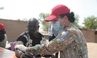 Lính mũ nồi xanh Việt Nam sưởi ấm trái tim tù nhân Nam Sudan