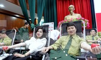 Tháng Ba trao giọt hồng yêu thương