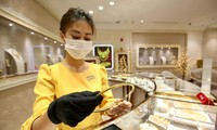 Giá vàng trong nước bật tăng nửa triệu đồng/lượng. ảnh Như Ý 