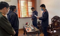 Cơ quan điều tra, Viện KSND tối cao đọc quyết định khởi tố, bắt tạm giam Phó Trưởng Công an huyện Vũ Thư, Thái Bình - Ảnh: CTV