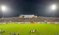 CĐV Nam Định phủ kín sân vận động Thiên Trường để cổ vũ cho các đội bóng nước bạn - Ảnh: Hoàng Long