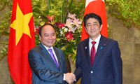 Lễ đón Thủ tướng Nguyễn Xuân Phúc tại Phủ Thủ tướng Nhật Bản. Ảnh: VGP/Quang Hiếu.