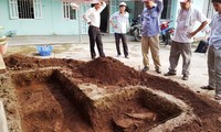 Tìm lăng mộ Vua Quang Trung: Dấu vết nghi móng tường thành