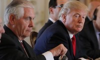 Tổng thống Mỹ Donald Trump (phải) và ông Rex Tillerson. Nguồn: Reuters.