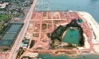Loạt doanh nghiệp địa ốc bị ngân hàng siết nợ &apos;đất vàng&apos; dịp cuối năm