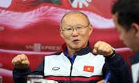 HLV Park Hang Seo có pha ăn mừng hụt