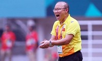 HLV Park Hang Seo đang thiếu một trung phong đích thực cho đội tuyển Việt Nam.