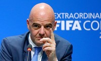 Chủ tịch FIFA Janni Infantino khuyến nghị các CLB kéo dài hợp đồng tới hết mùa giải với các cầu thủ.