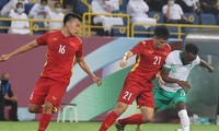Đình Trọng tái phát chấn thương ngay sau khi được sử dụng ở hiệp 2 trận đấu của đội tuyển Việt Nam với Saudi Arabia. (ảnh AFP)