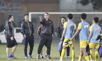 HLV Philippe Troussier sẽ có thử thách đầu tiên ở SEA Games 32 khi nhận nhiệm vụ đưa U22 Việt Nam đoạt HCV. (ảnh Anh Đoàn)