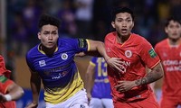 CLB Hà Nội và CAHN đang cạnh tranh quyết liệt trong cuộc đua vô địch ở V-League (ảnh Anh Tú)