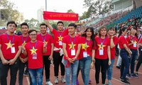 CĐV hào hứng chờ đón buổi giao lưu với các tuyển thủ U23 Việt Nam. 