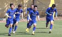 Đinh Thanh Trung (số 28) không được HLV Park Hang-seo chọn đi dự AFF Cup 2018. Ảnh: Vnexpress 