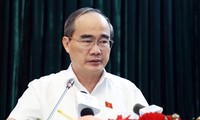 Bí thư Thành ủy Nguyễn Thiện Nhân trả lời cử tri chiều 27/11. 