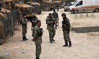 Quân đội Thổ Nhĩ Kỳ chống người Kurd ở gần biên giới với phía bắc Syria. Ảnh: Reuters