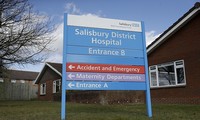Bệnh viện Salisbury, nơi được cho là tiến hành điều trị cho cha con cựu điệp viên Skripal. Ảnh: AP