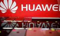Các động thái này diễn ra trong bối cảnh căng thẳng về thương mại và công nghệ giữa Mỹ và Trung Quốc đang ngày càng gia tăng, trong đó Huawei đang là mục tiêu chính. Ảnh: AP