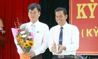Ông Trần Trung Nhân (vô tay) được điều động giữ chức Trưởng Ban Nội chính Tỉnh ủy thay ông Hồ Văn Năm bị cách chức.