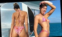 Dua Lipa ‘thả dáng’ gợi cảm với bikini bé xíu trên du thuyền