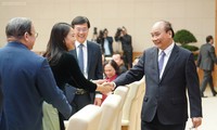 Thủ tướng và các đại biểu tại cuộc gặp. Ảnh: VGP/Quang Hiếu