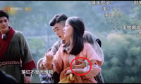 Sao nữ Trung Quốc bị nam đồng nghiệp sàm sỡ vòng một ngay trước ống kính
