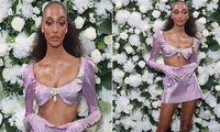Siêu mẫu Jourdan Dunn mặc áo ngắn cũn ‘quên&apos; nội y, body 1m83 gây choáng váng