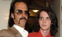 Vừa ra tù, con trai ca sĩ Nick Cave đột ngột qua đời