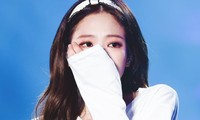 Jennie (BlackPink) phải rời sân khấu