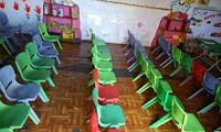 Đồng loạt cho trẻ nghỉ học vì nghi thực phẩm &apos;bẩn&apos;