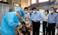 Bộ trưởng Y tế kỳ vọng đến 15/9, Hà Nội phủ vắc xin 100% người dân trên 18 tuổi 