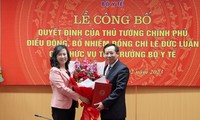 Bộ trưởng Bộ Y tế Đào Hồng Lan trao quyết định điều động, bổ nhiệm ông Lê Đức Luận giữ chức Thứ trưởng Bộ Y tế