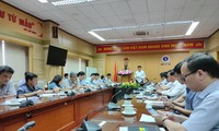 Quyền Bộ trưởng Bộ Y tế Nguyễn Thanh Long chủ trị cuộc họp khẩn chiều tối ngày 7/7