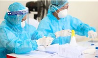 Lấy mẫu xét nghiệm cho người từ Đà Nẵng về Ảnh: Như Ý