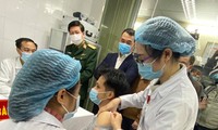 Sáng nay thêm 17 người tiêm thử nghiệm vắc-xin ngừa COVID-19 &apos;made in Việt Nam&apos;